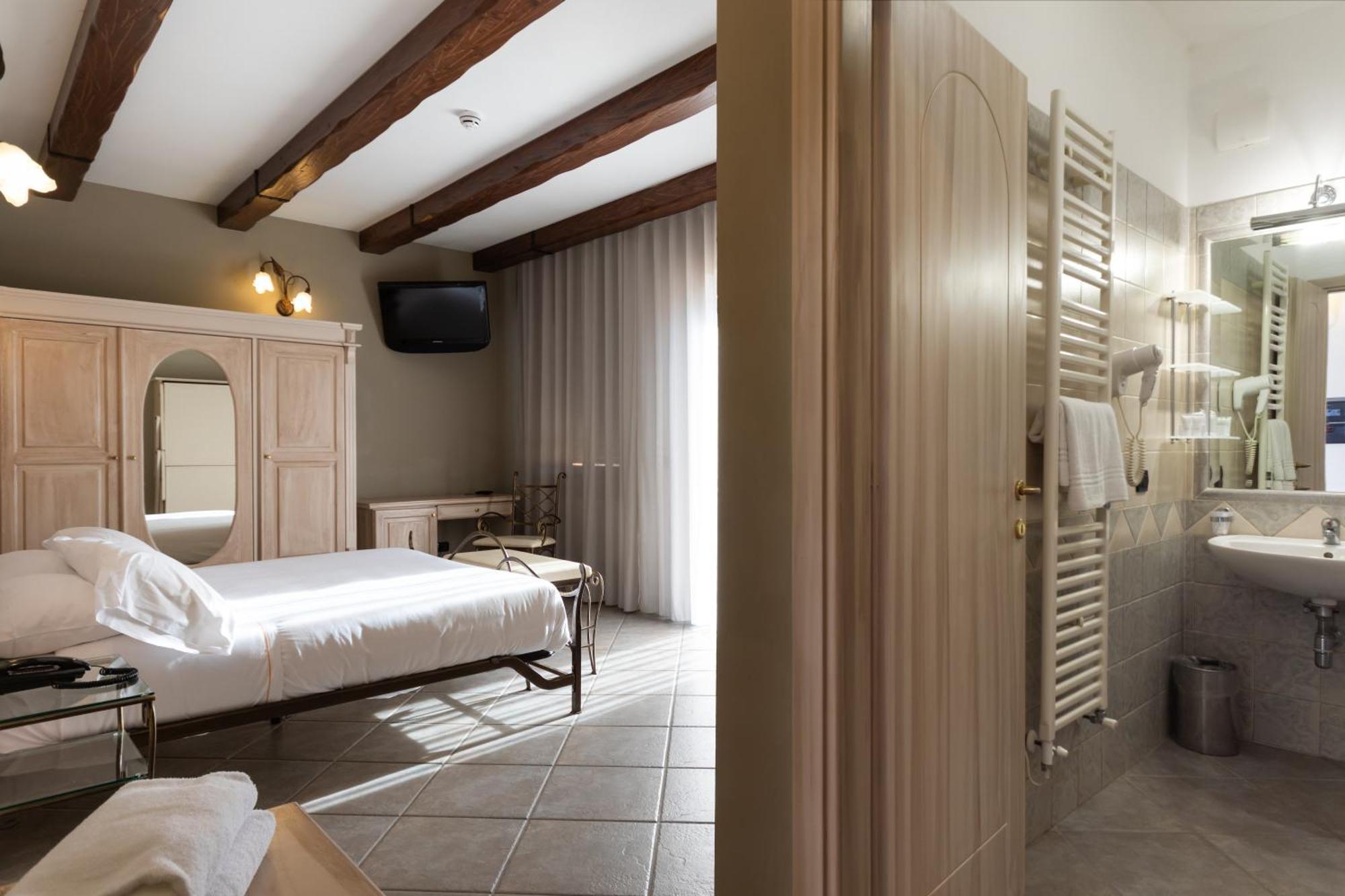 קסטל די סנגרו Hotel Don Luis מראה חיצוני תמונה