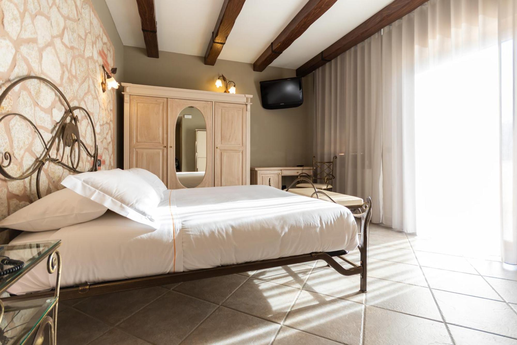 קסטל די סנגרו Hotel Don Luis מראה חיצוני תמונה